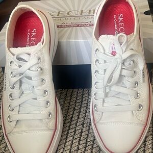 Skechers White Low-Top Sneakers with Pink/Coral Insole